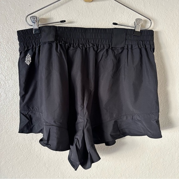 NEW Free people get your flirt on black shorts size L - Picture 5 of 7